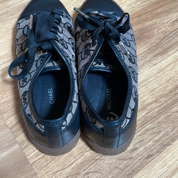 Michael Kors sneakers - Picture 3 of 4